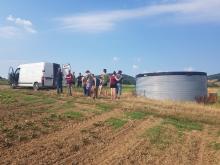 Uwe erklärt, was zu tun ist.