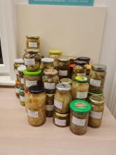 Das Ergebnis: die gefüllten Gläser. Das Ergebnis: die gefüllten Gläser.