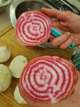 Eine aufgeschnittene Ringelbete.