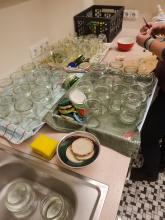 Auch das Sterilisieren der Gläser braucht seine Zeit.